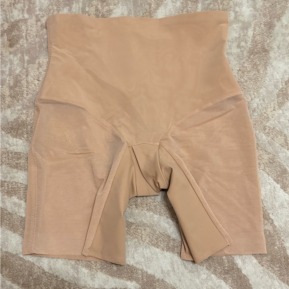 Honeylove Mid Waist Short Sand